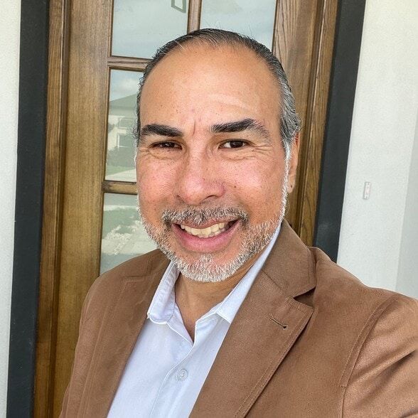 Land Listing Agent Photo