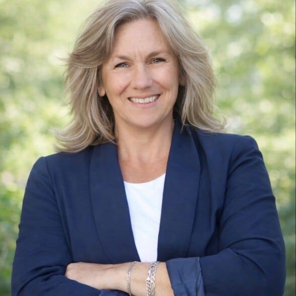 Land Listing Agent Photo