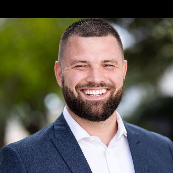 Land Listing Agent Photo