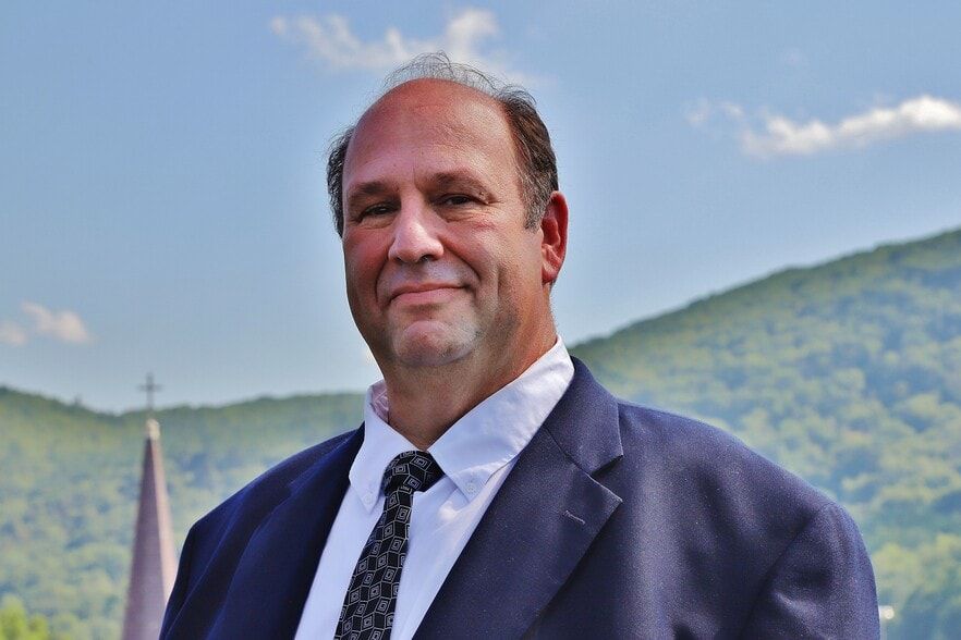 Land Listing Agent Photo