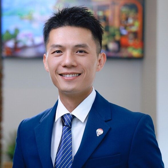 Land Listing Agent Photo