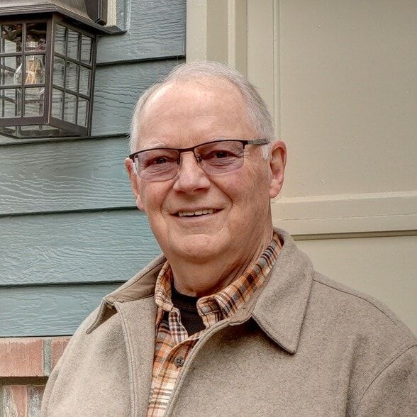 Land Listing Agent Photo