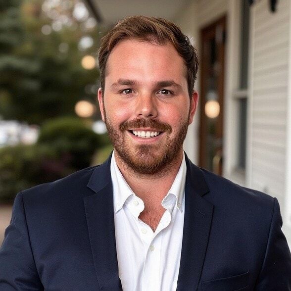 Land Listing Agent Photo