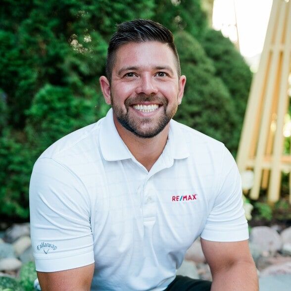 Land Listing Agent Photo