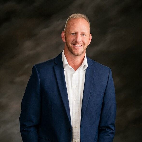 Land Listing Agent Photo