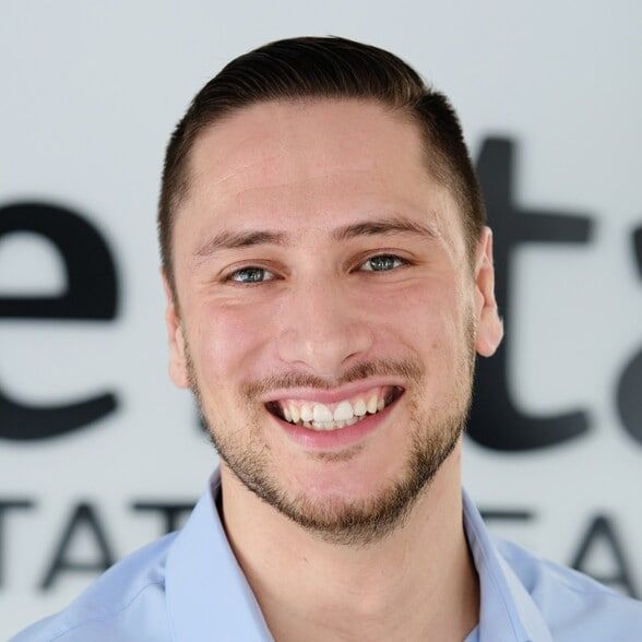 Land Listing Agent Photo