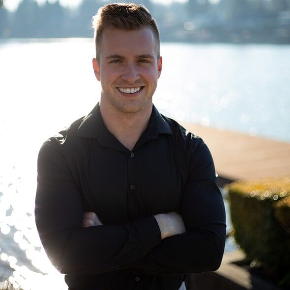 Land Listing Agent Photo