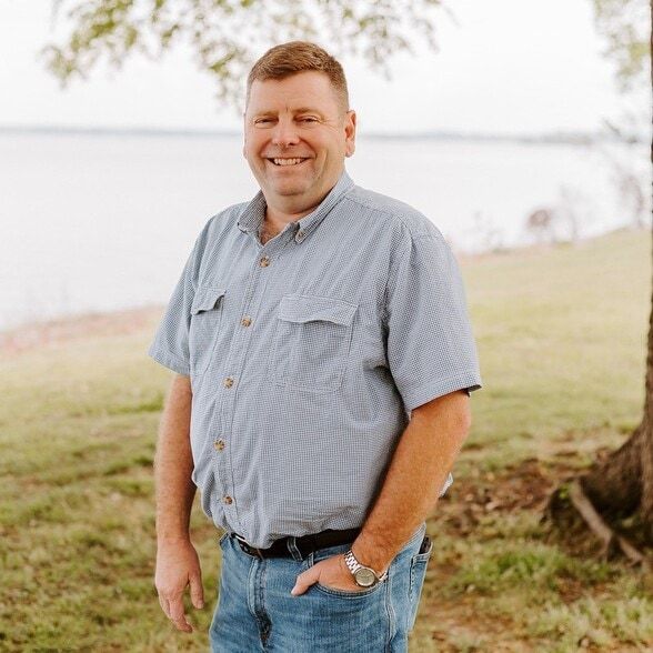 Land Listing Agent Photo