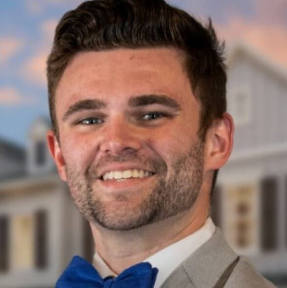 Land Listing Agent Photo