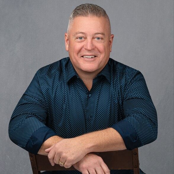 Land Listing Agent Photo