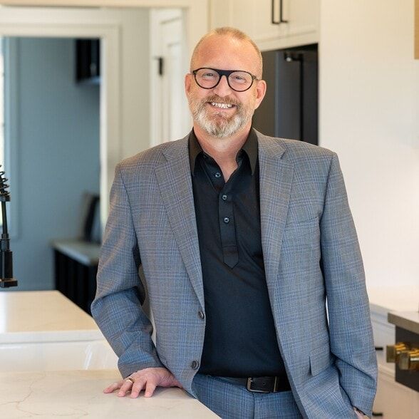 Land Listing Agent Photo