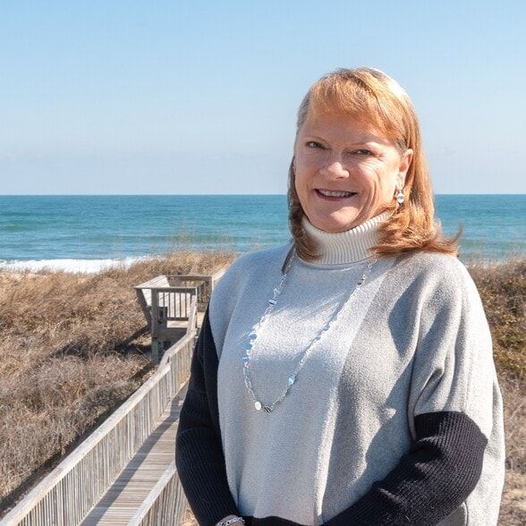 Land Listing Agent Photo