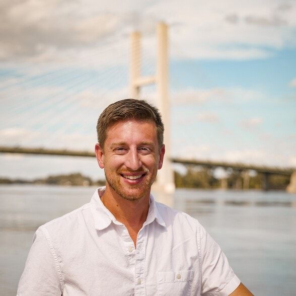 Land Listing Agent Photo