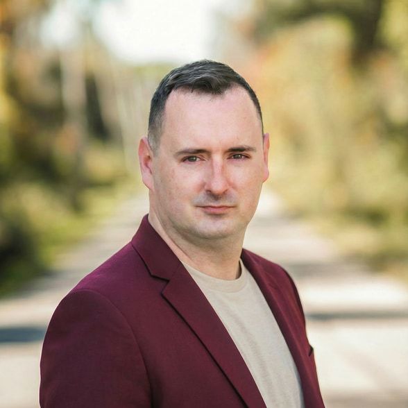 Land Listing Agent Photo