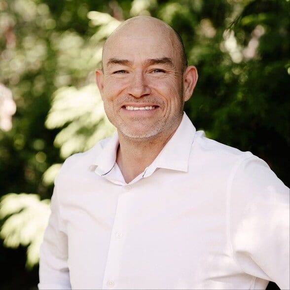 Land Listing Agent Photo