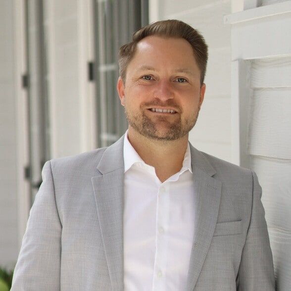 Land Listing Agent Photo