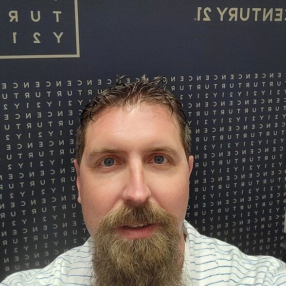 Land Listing Agent Photo