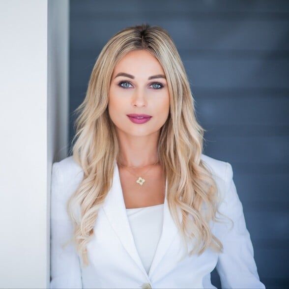 Land Listing Agent Photo