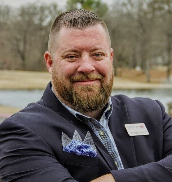 Land Listing Agent Photo