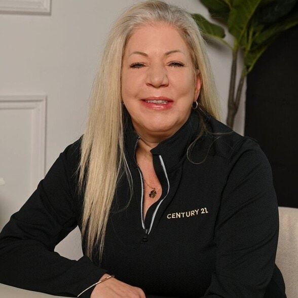 Land Listing Agent Photo