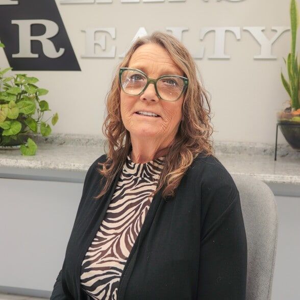 Land Listing Agent Photo