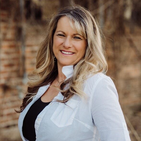 Land Listing Agent Photo