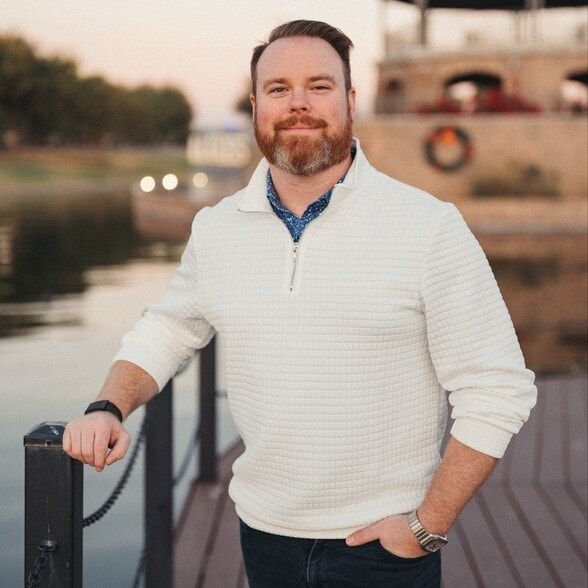 Land Listing Agent Photo