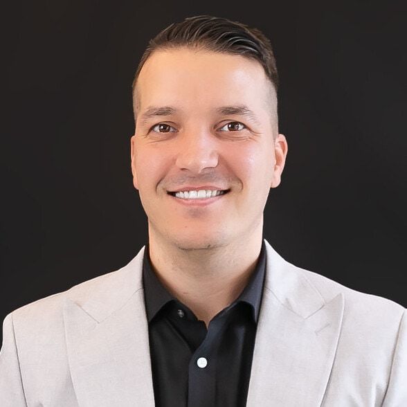 Land Listing Agent Photo