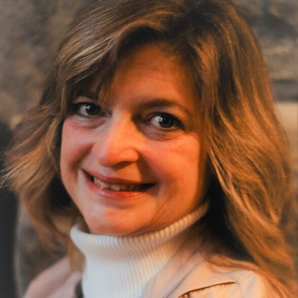 Land Listing Agent Photo