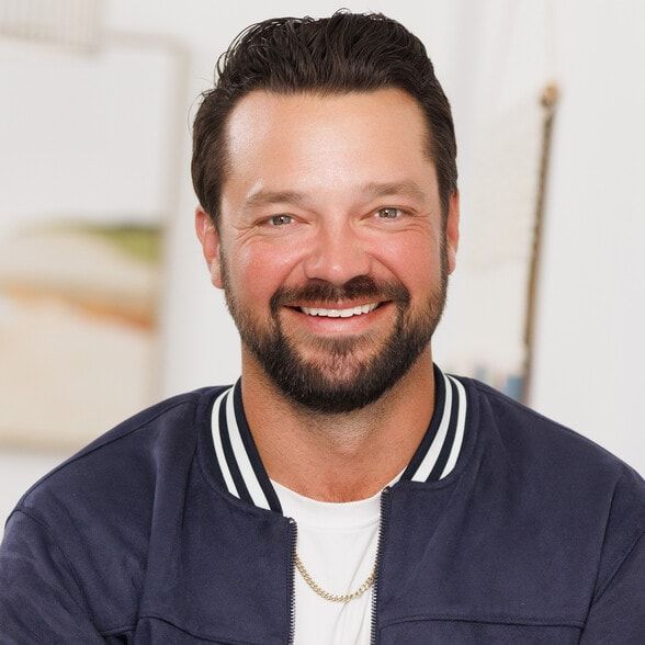 Land Listing Agent Photo