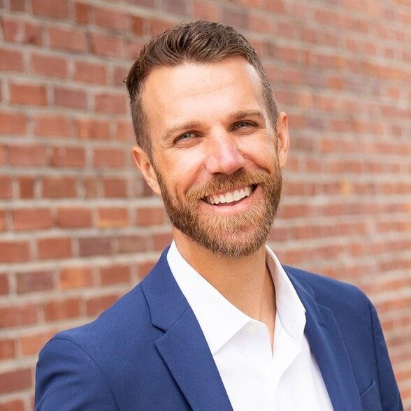 Land Listing Agent Photo