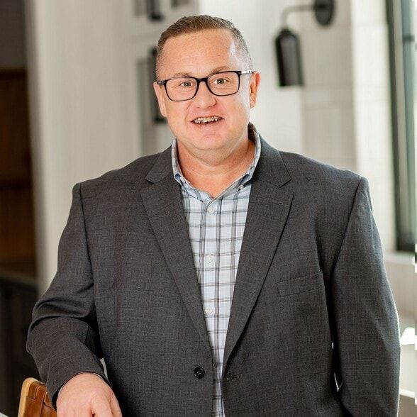 Land Listing Agent Photo