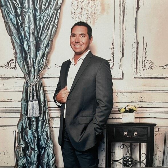 Land Listing Agent Photo