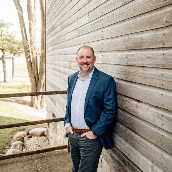 Land Listing Agent Photo