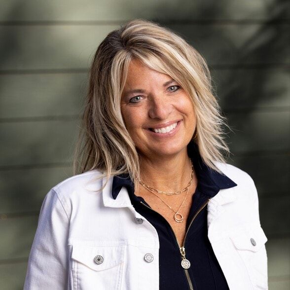 Land Listing Agent Photo