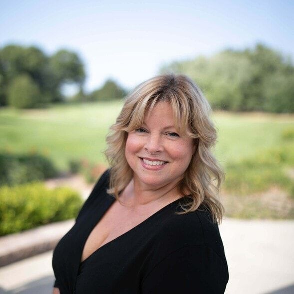 Land Listing Agent Photo