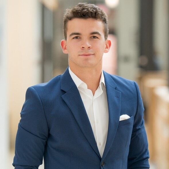 Land Listing Agent Photo