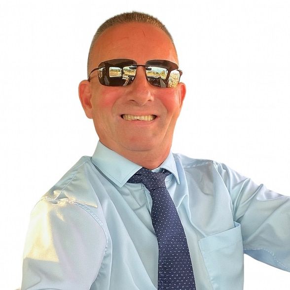 Land Listing Agent Photo