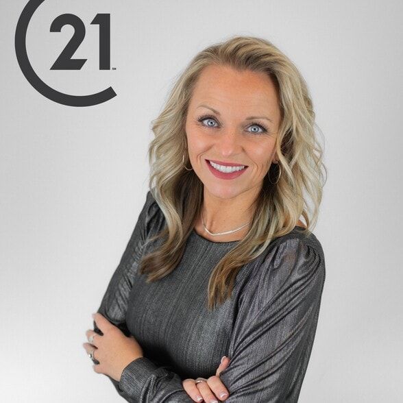 Land Listing Agent Photo