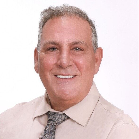 Land Listing Agent Photo