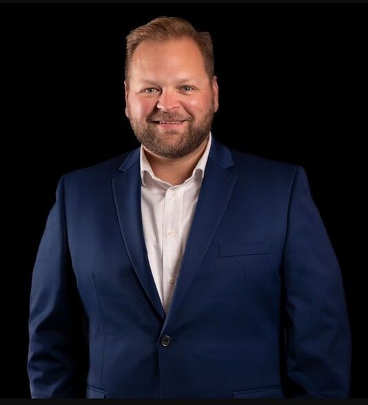 Land Listing Agent Photo