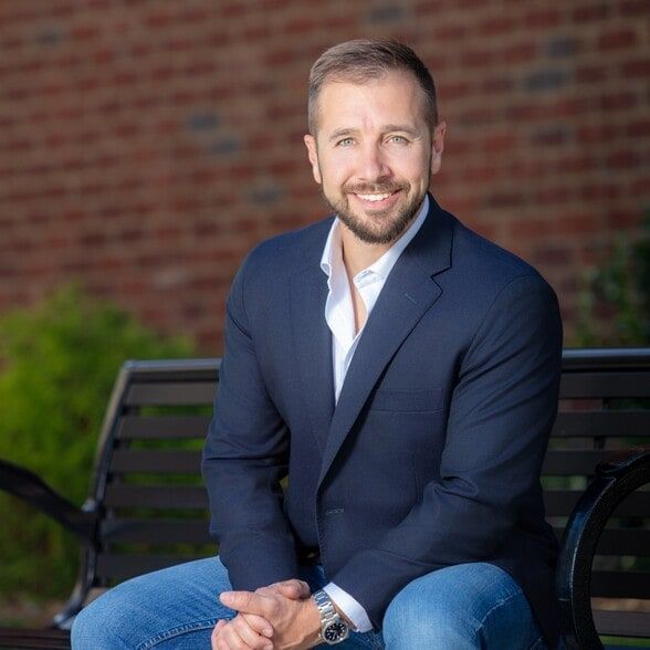Land Listing Agent Photo