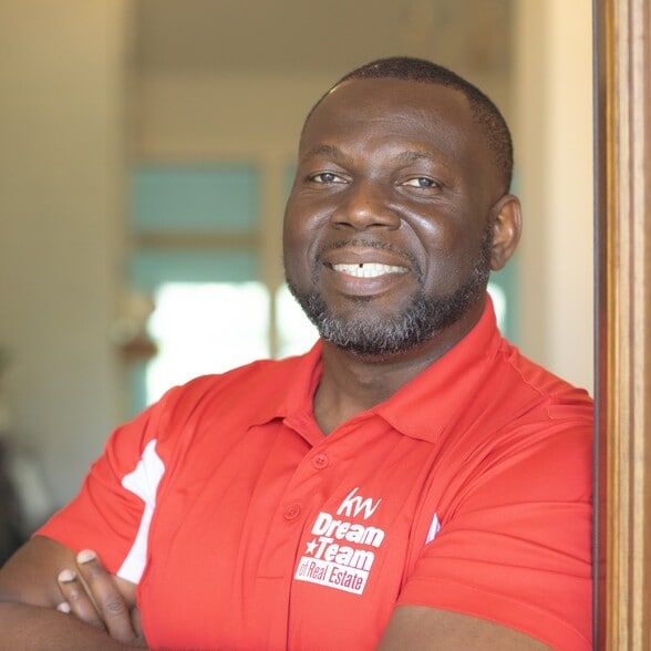 Land Listing Agent Photo