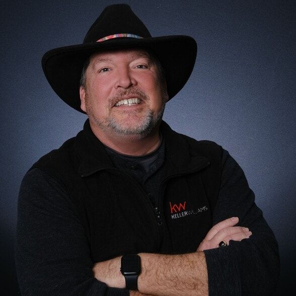 Land Listing Agent Photo