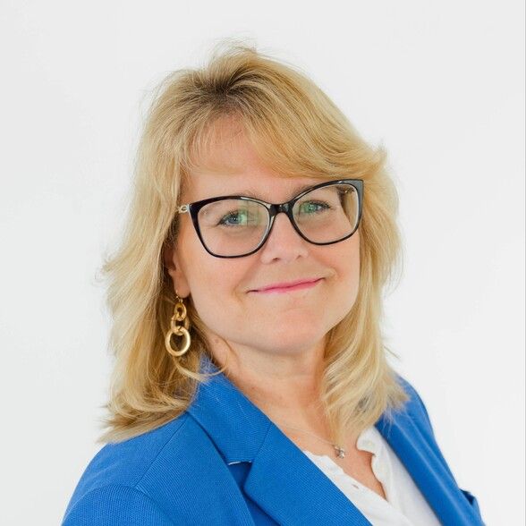 Land Listing Agent Photo