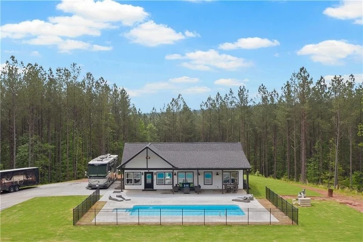 Nearby Listing Image