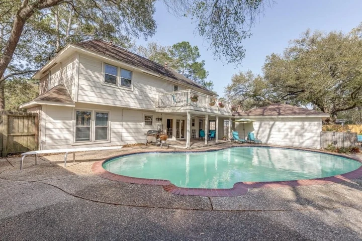 Nearby Listing Image