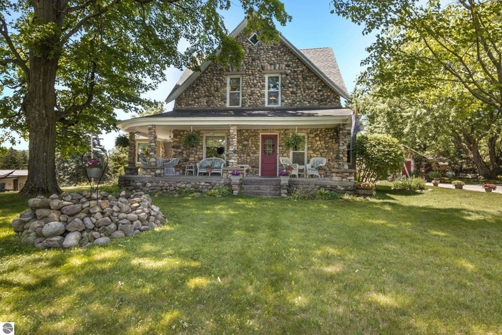 Nearby Listing Image