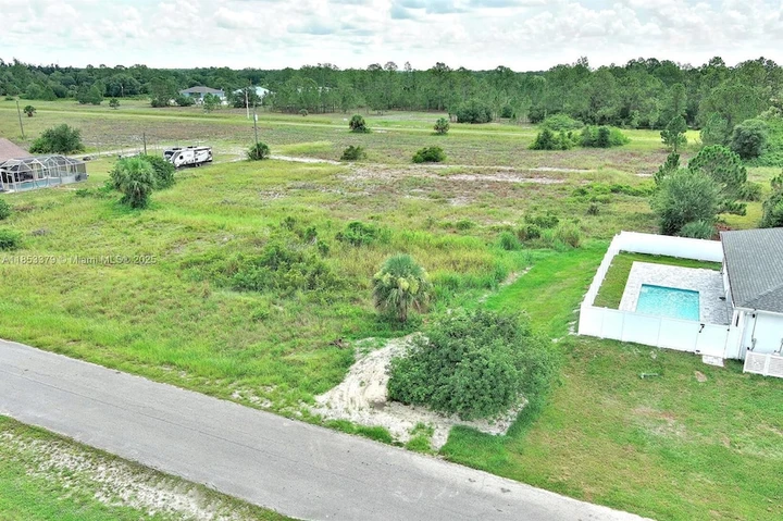 Nearby Listing Image