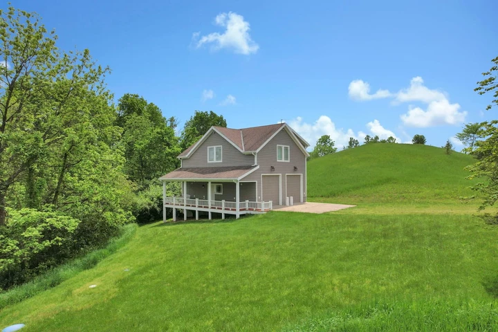 Nearby Listing Image
